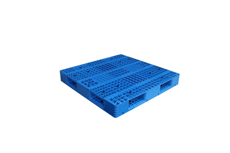 HDPE vs PP Plastic Pallets: Which Is Better for Your Business?
