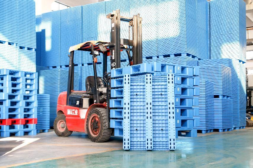 plastic warehouse pallet1.jpg